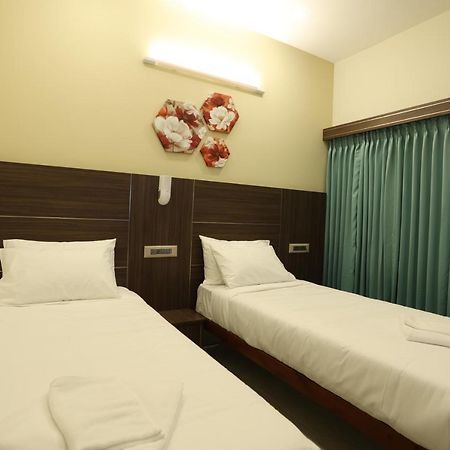 Minas Manor Hotel Tiruchirappalli Exterior photo