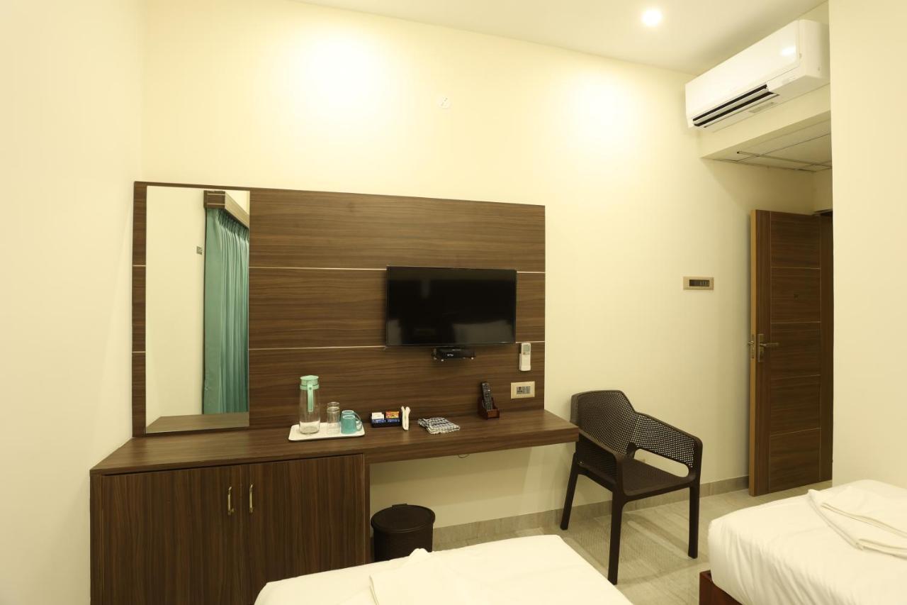 Minas Manor Hotel Tiruchirappalli Exterior photo