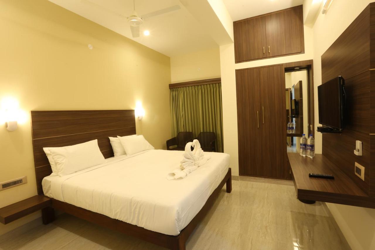 Minas Manor Hotel Tiruchirappalli Exterior photo