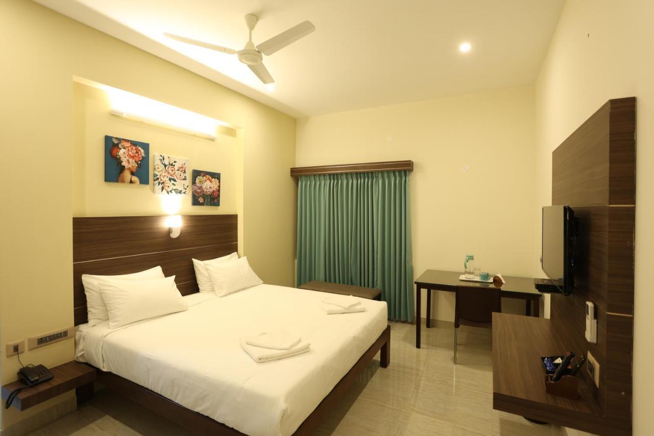 Minas Manor Hotel Tiruchirappalli Exterior photo