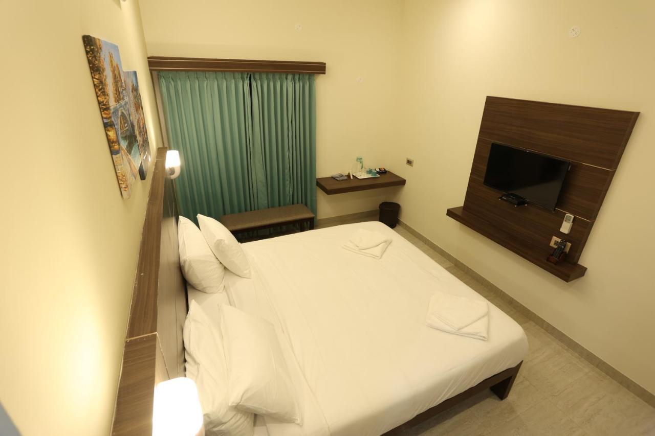 Minas Manor Hotel Tiruchirappalli Exterior photo