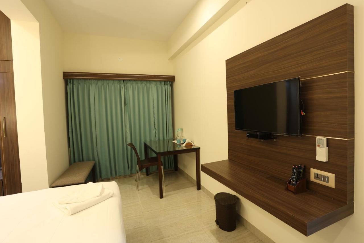 Minas Manor Hotel Tiruchirappalli Exterior photo